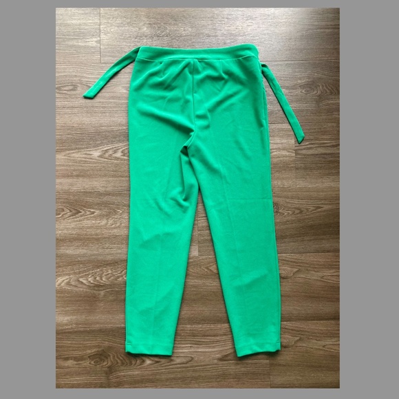 Flattering paperbag style trousers - Irish green - Picture 2 of 4